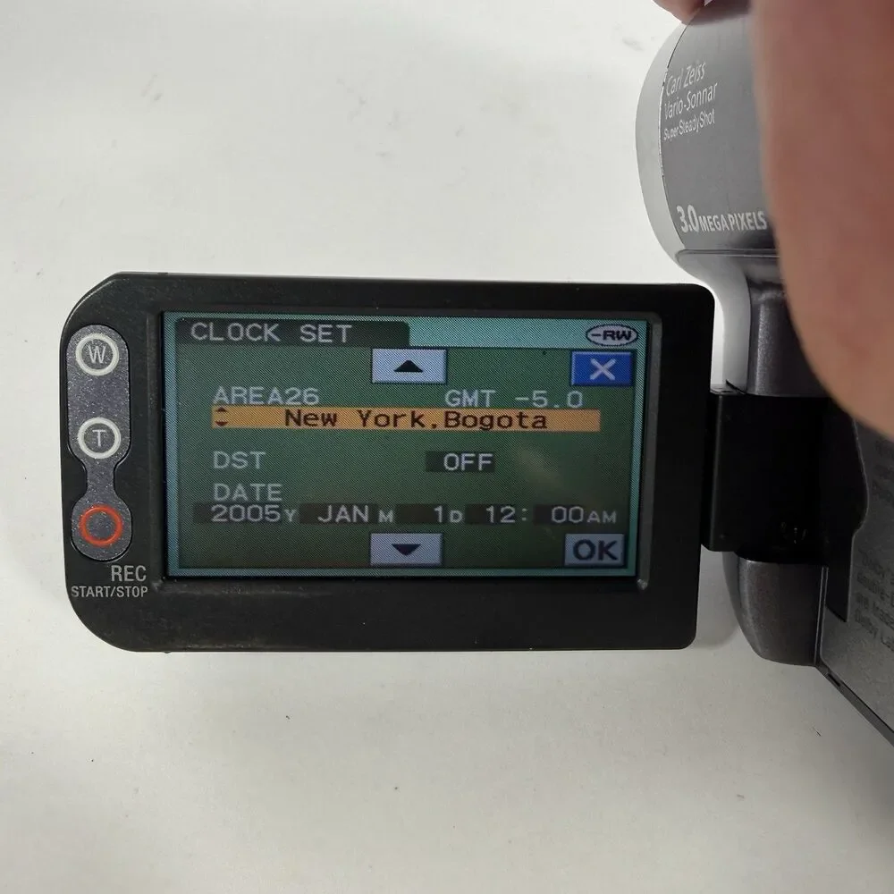 Sony Handycam DCR-DVD403 Video Camera Camcorder 120x Zoom Charger & Batteries